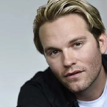 Van Hansis Biography