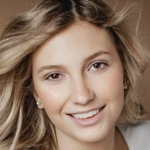 Ellie Vandeel Biography