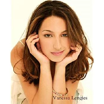 Vanessa Lengies - Age, Height, Birthdate, Family, Wiki & More