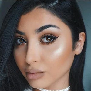 Nina Vee - Wiki, Bio, Networth, Birthdate, Family & More