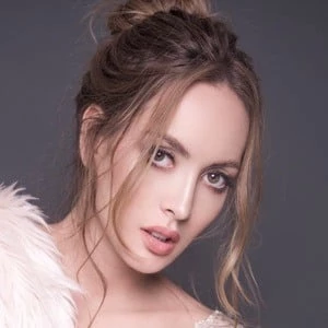 Macry Vélez - Age, Wiki, Birthdate, Bio, Networth, Family & More