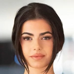Jess Velkovski Biography