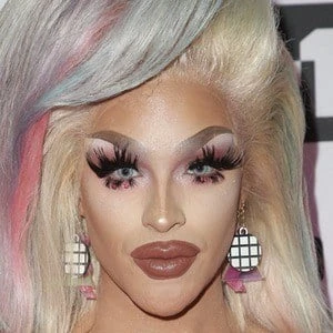 Ariel Versace Biography