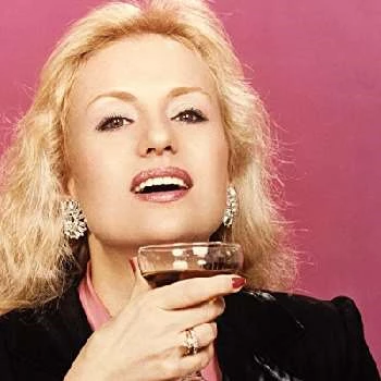 Vicky Mosholiou - Income, Birthday, Family, Bio, Networth & More