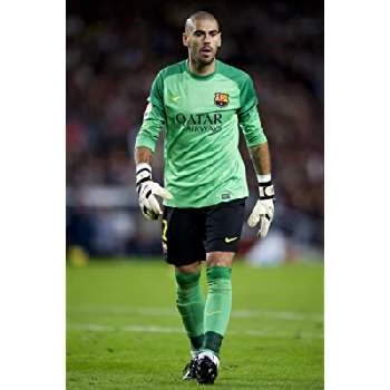 Víctor Valdés - Parents, Networth, Bio, Birthdate, Family Wiki & More