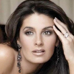 Mayrín Villanueva Biography