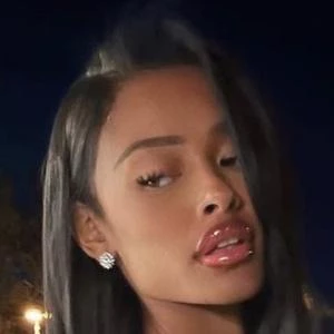 Vinetria Biography