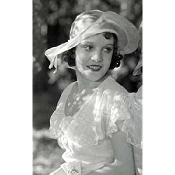 Violet Hilton - Age, Height, Birthdate, Bio, Family, Networth & More