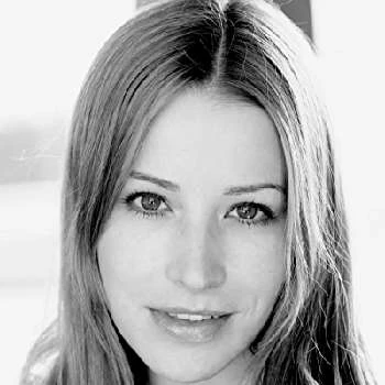 Vivienne Harvey - Family, Bio, Birthday, Family, Income & More