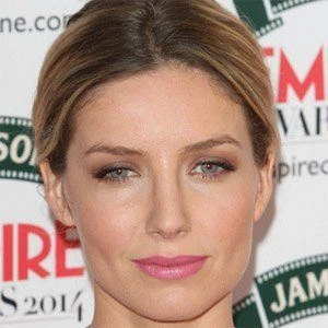 Annabelle Wallis Biography