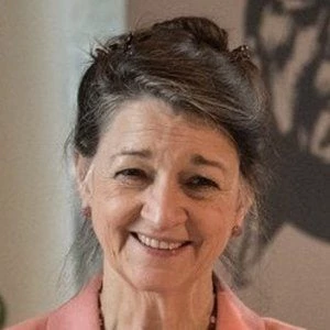 Marina Warner - Adderess, Bio, Birthdate, Family, Wiki & More