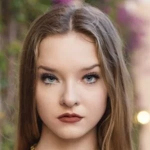 Kira Watt - Wiki, Bio, Birthdate, Networth, Family & More