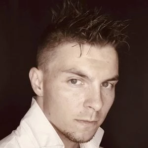 Wesley Whaley - Family, Bio, Birthday, Family, Income & More