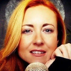 Emma WhispersRed Biography