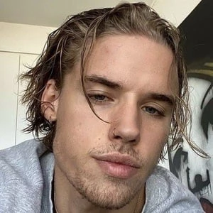 Lucas White-Smith - Family, Bio, Birthday, Family, Income & More