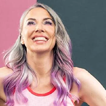 Whitney Cummings - Family, Bio, Birthday, Family, Income & More