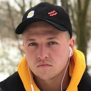 Simon Wilson Biography