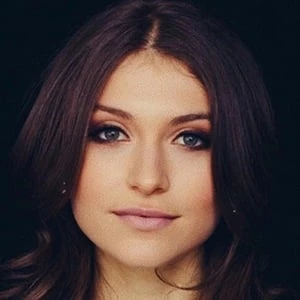 Elle Winter - Income, Birthday, Family, Bio, Networth & More