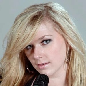 Whitney Wolanin - Height, Bio, Wiki, Family, Birthplace, Networth & More