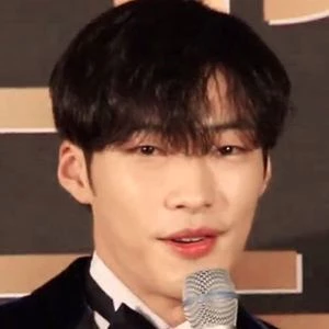 Woo Do-hwan Biography