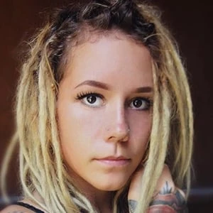 Stephi Lee Biography