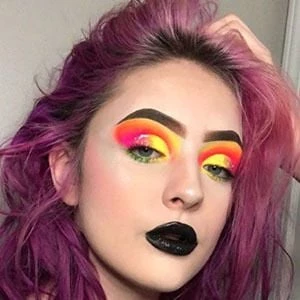 Wthallie - Biography, Birthdate, Family, Networth & More