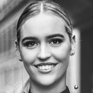 Simone Wulff Biography