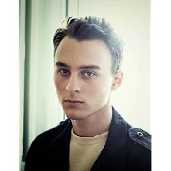 Wyatt Oleff - Date Of Birth, Bio, Birthdate, Parents, Networth & More