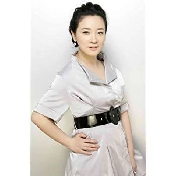 Xiaoyi Chen Biography