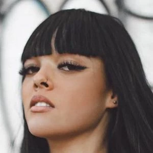 Xinni Xinnita Biography