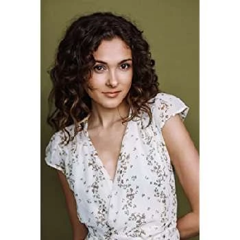 Yasmin MacKay - Age, Bio, Birthdate, Family, Networth & More