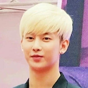 Zhou Yixuan - Profession, Biography, Birthdate, Family, Wiki & More