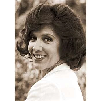 Yoná Magalhães - Wiki, Family, Bio, Birthdate, Networth & More