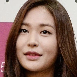 Jung Yoo-Jin Biography