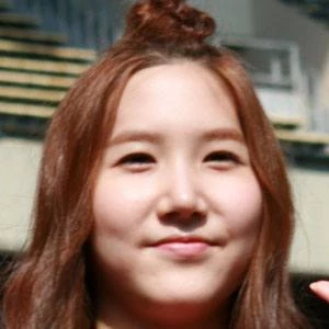 Hong Yoo-kyung Biography