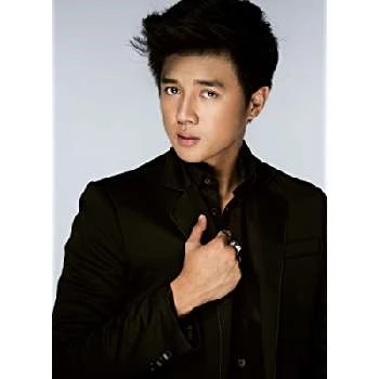 Yves Flores - Age, Bio, Birthdate, Family, Networth & More