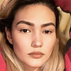 Asami Zdrenka Biography