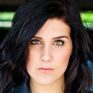 Arryn Zech - Family, Bio, Birthday, Family, Income & More
