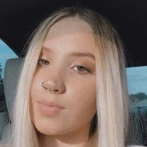 Kate Zimmer - Age, Bio, Birthdate, Family, Networth & More