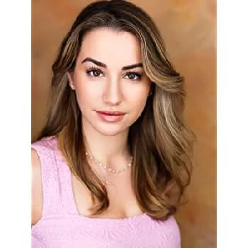 Zoe Dunay - Age, Bio, Birthdate, Family, Networth & More