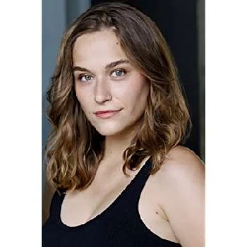 Zoe Graham - Networth, Bio, Wiki, Family, Birthday, Networth & More