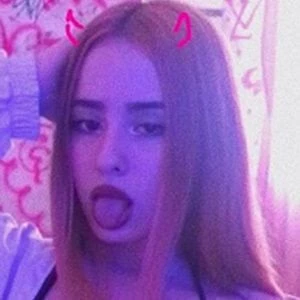 Zoe Naiara - Age, Wiki, Birthdate, Bio, Networth, Family & More