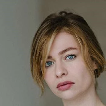 Zoe Straub - Family, Bio, Wiki, Dat of Birth, Networth & More