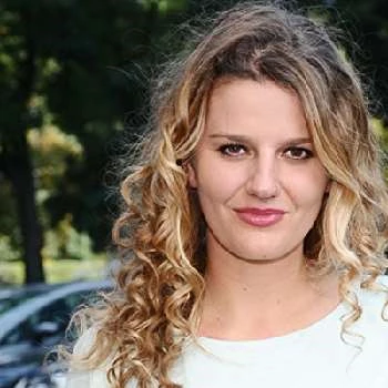 Zofia Zborowska - Income, Birthday, Family, Bio, Networth & More