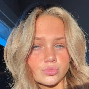 Zoe Zoglomen - Networth, Bio, Wiki, Family, Birthday, Networth & More