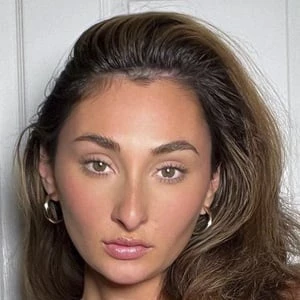 Stephanie Zullo - Age, Wiki, Birthdate, Bio, Networth, Family & More